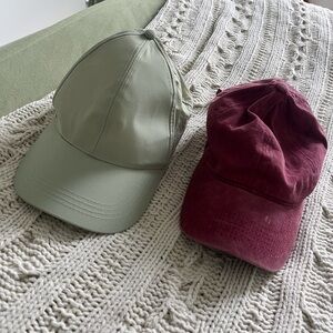 Set of Two Caps in Green and Burgundy